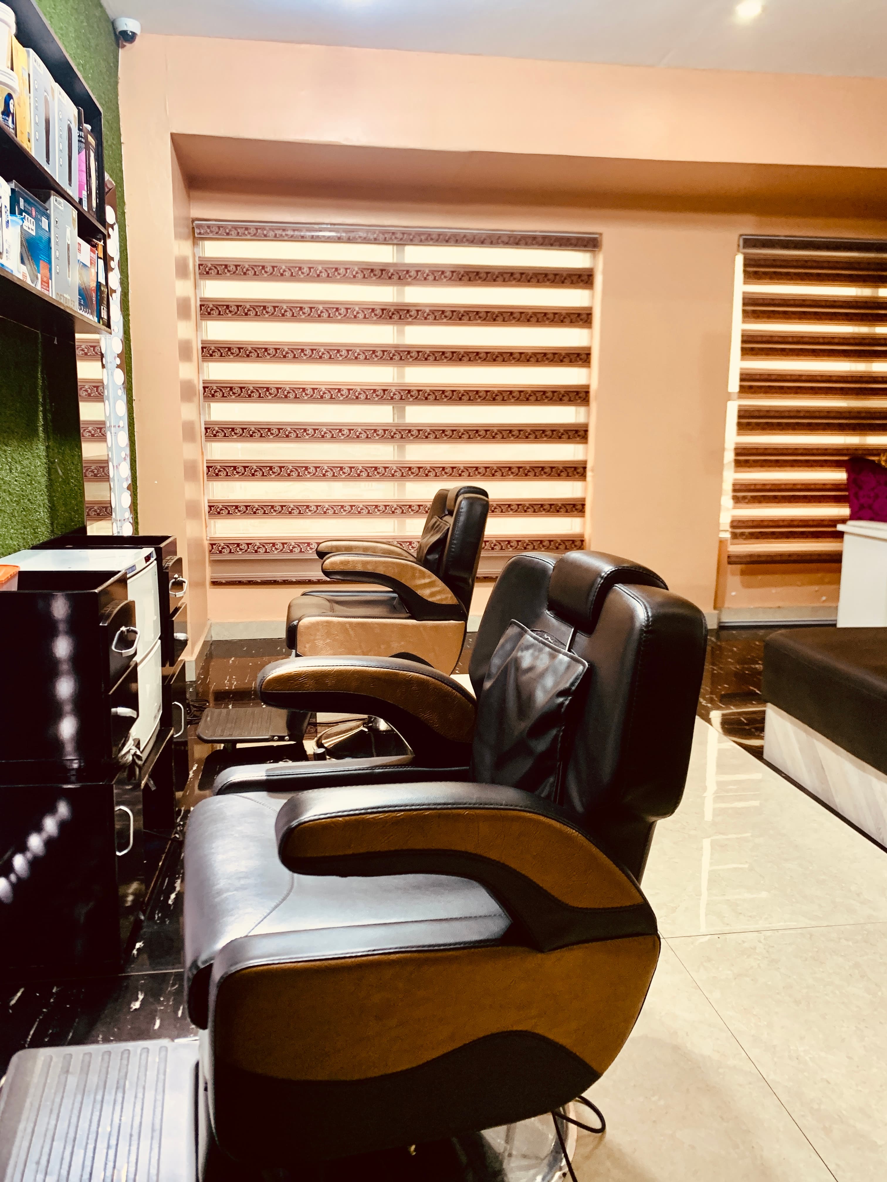 Unisex Salon