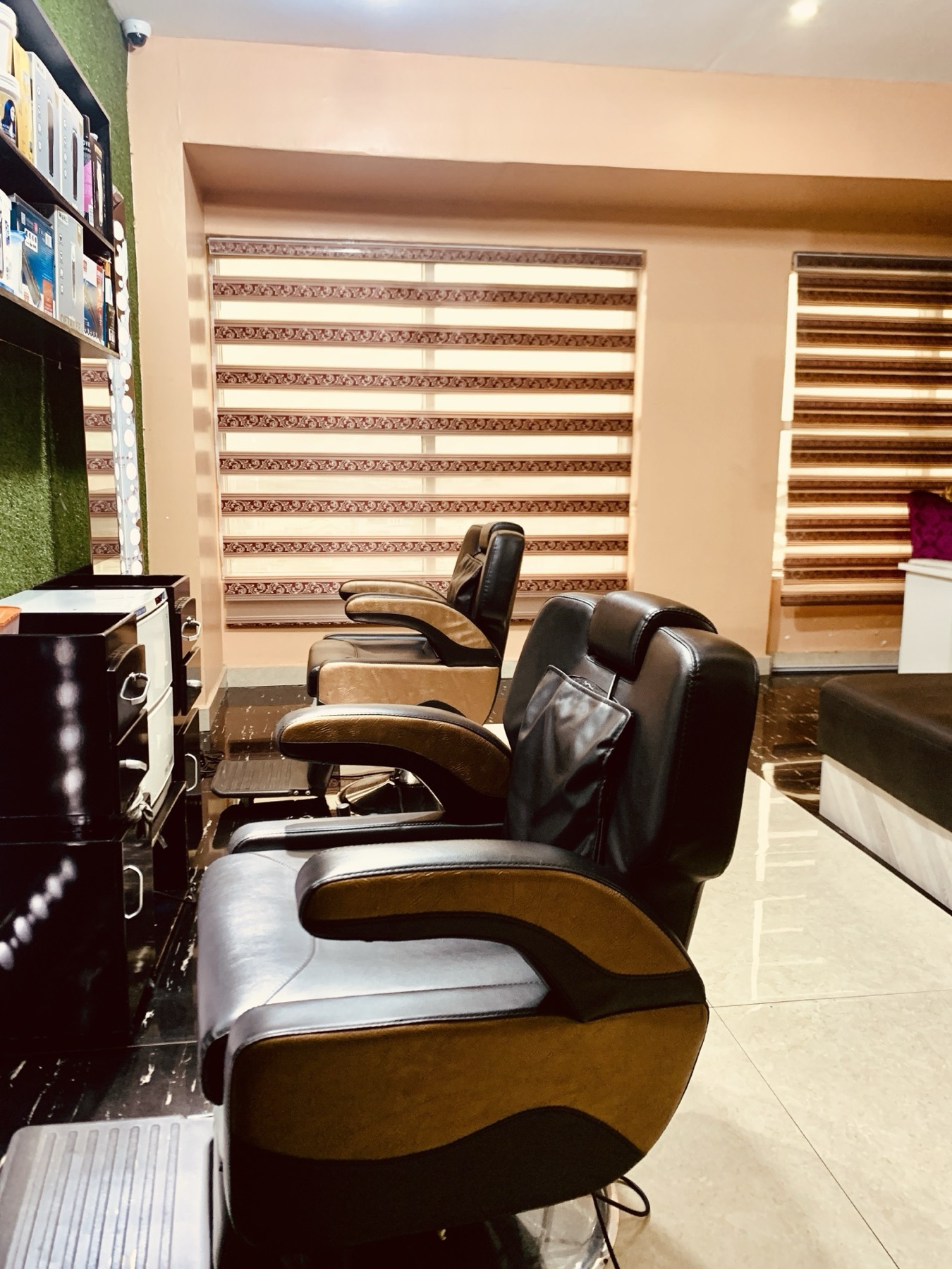Unisex Salon